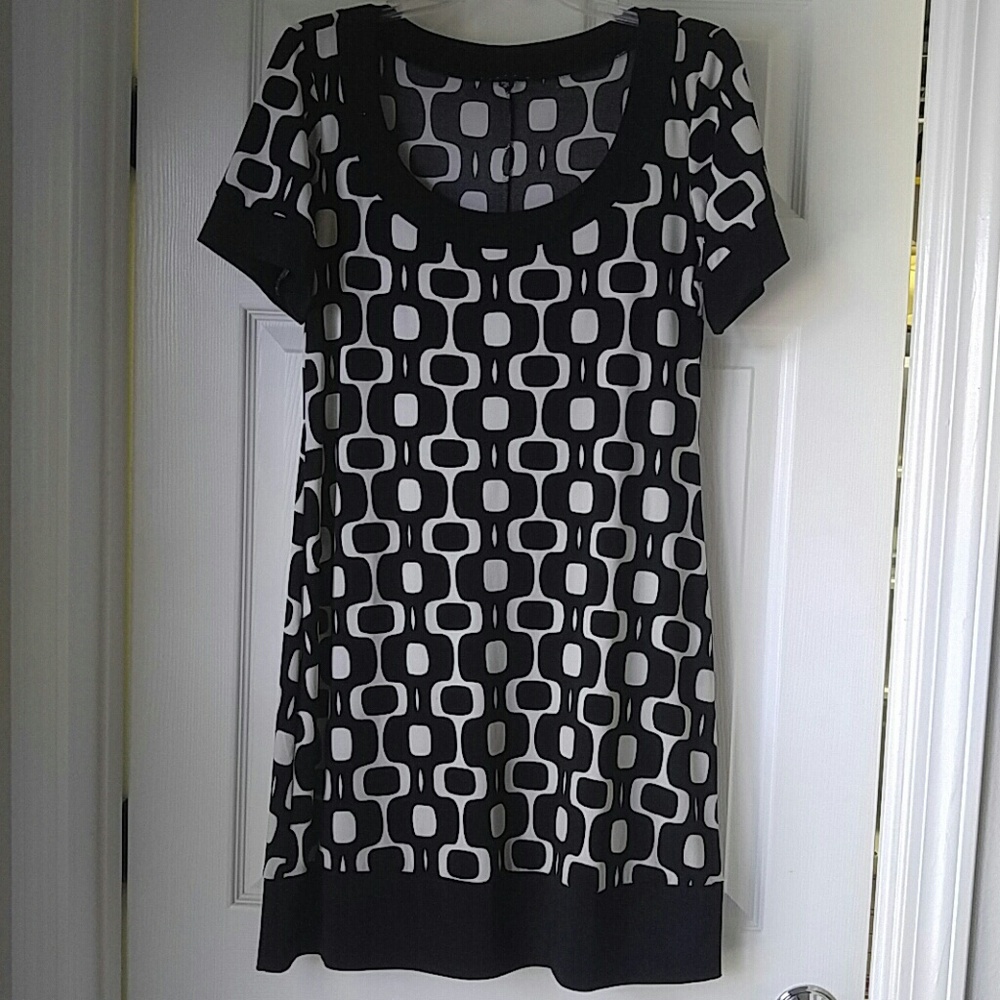 Short sleeve dress
